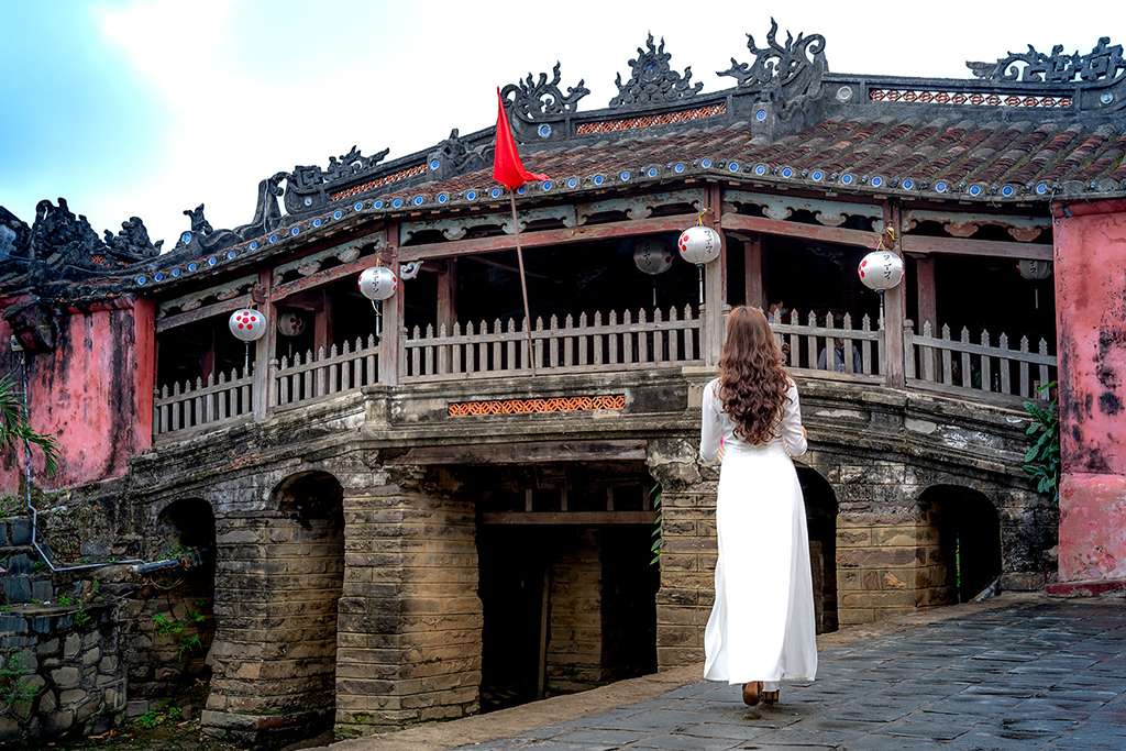 Hoi An's Pagoda Bridge